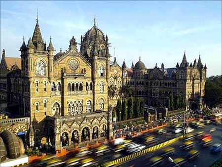Chhatrapati Shivaji Terminus (Ấn Độ): Được xây dựng từ thời Ấn Độ còn là thuộc địa của Anh, Chhatrapati Shivaji Terminus là một trong những công trình kiến trúc hấp dẫn bậc nhất của Ấn Độ.